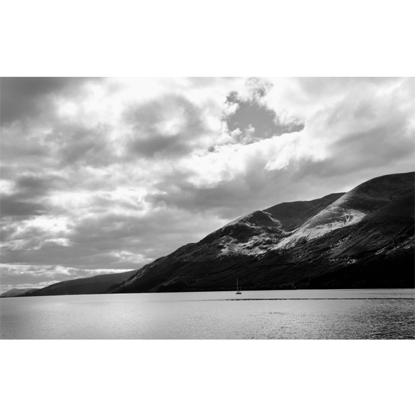 Loch ness fotografi fra Skotland - sort/hvid foto fra Wolfdesign