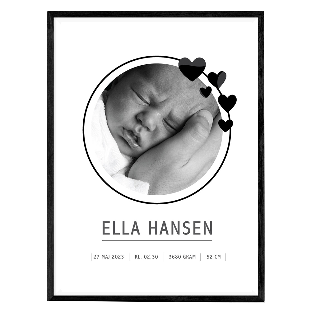 Fødselsplakat med billede og hjerter i ramme